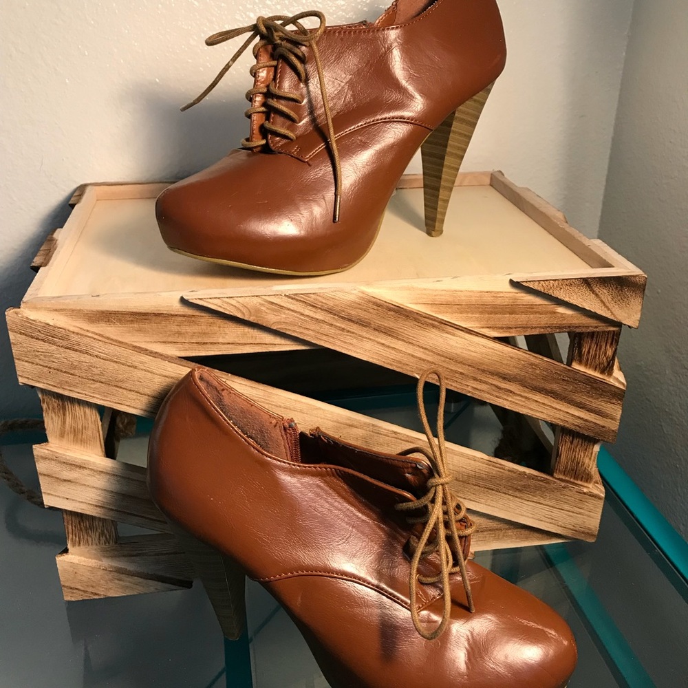 Carmel Booties Large Fits like a 8.5